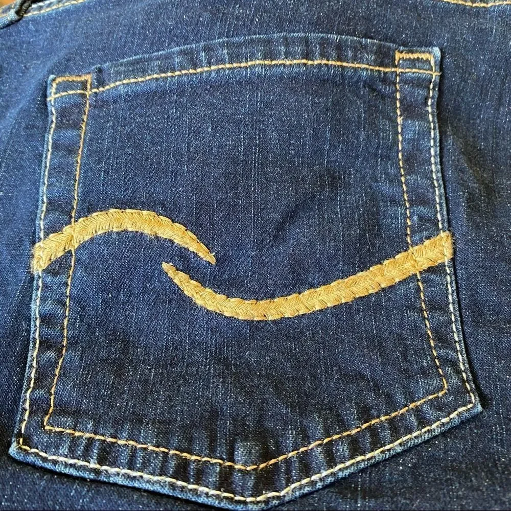 SIGNATURE by LEVI STRAUSS & CO MID RISE STRAIGHT JEANS 12 S NWT